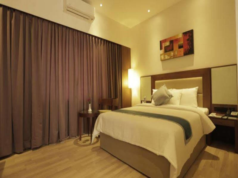 Hotel Park Residency, Kakkanad Kochi Eksteriør billede